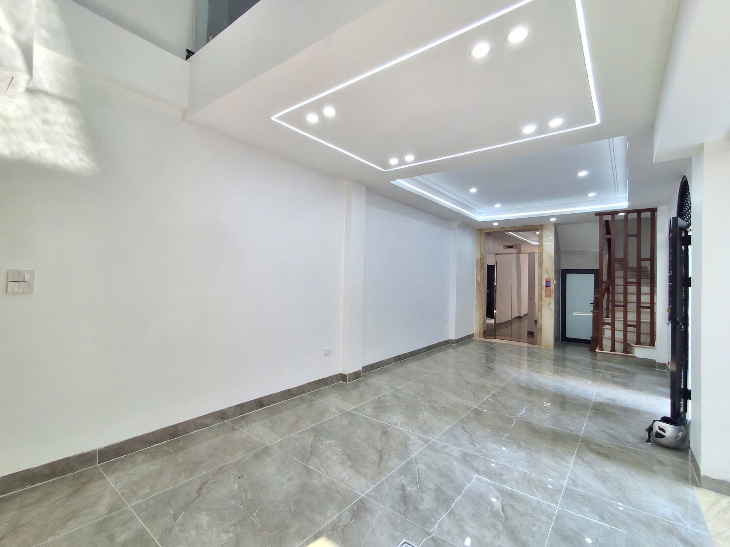 Bán nhà Sài Đồng,Long Biên 7 tầng,60m,mt14m oto tránh nhỉnh 14 tỷ - Ảnh 1